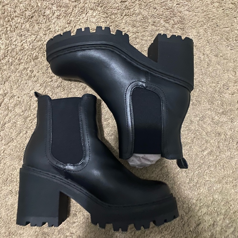 heeled boots